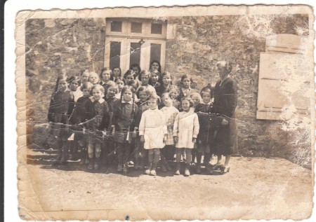 1930-1931 : 1ère classe de filles créée par Melle Mauvoisin